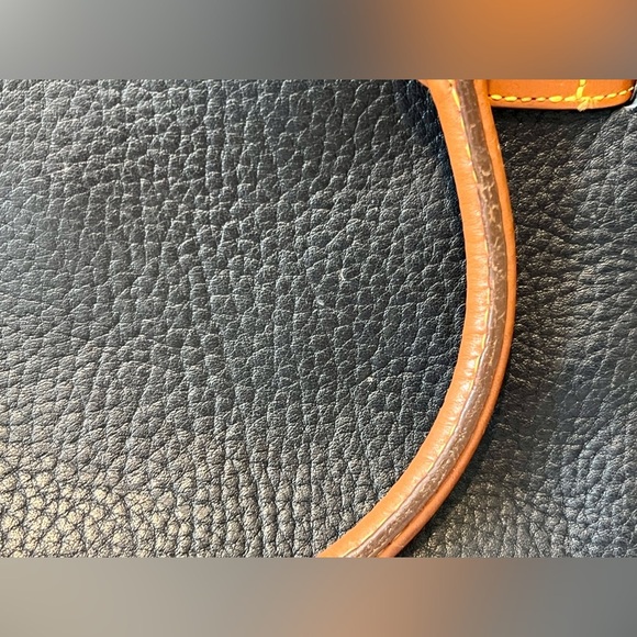 🧡 Vintage Dooney & Bourke Navy & Tan Pebbled Leather Satchel 🧡 - Picture 7 of 12